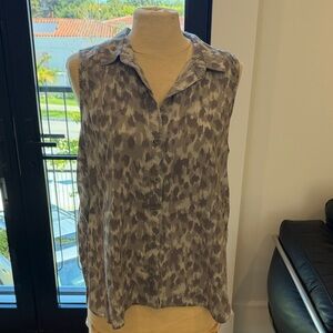 Cloth & Stone Sleeveless Button-Up Top -